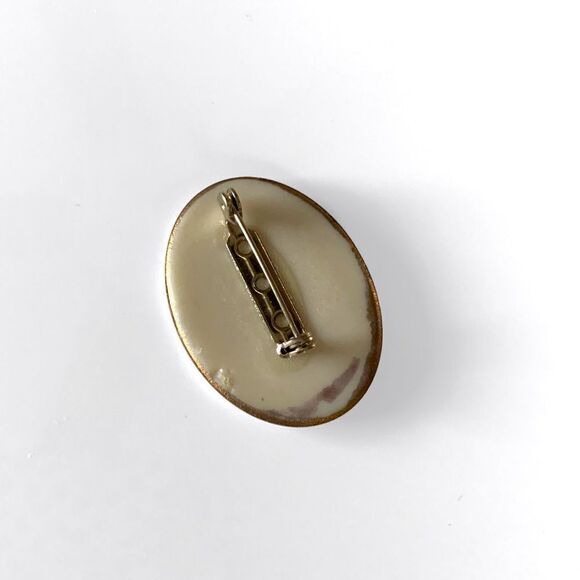 Vintage Hand Painted Porcelain Brooch Signed - Picture 4 of 6